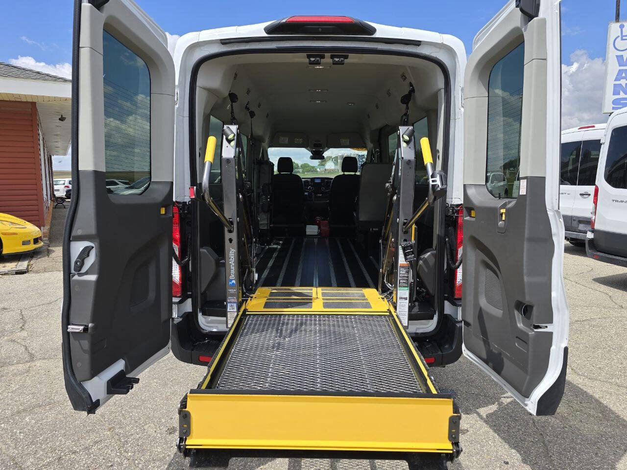 Used 2023 Ford Transit 350 XL image 4