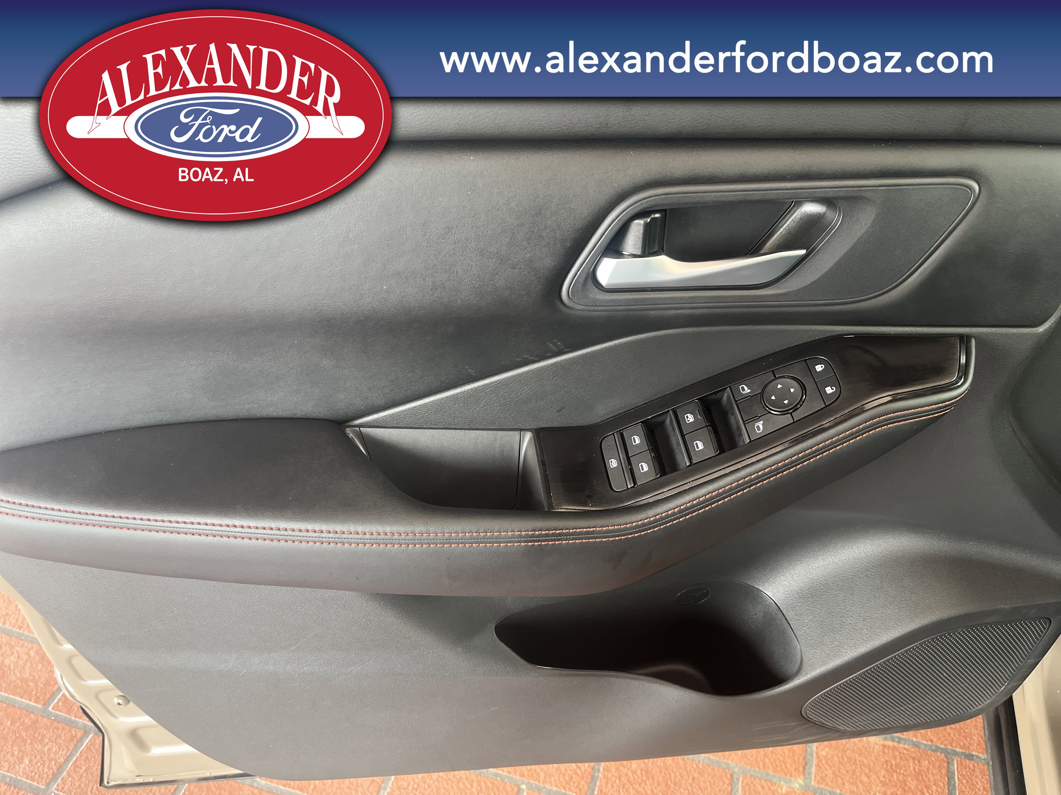 Used 2025 Nissan Rogue SV image 10