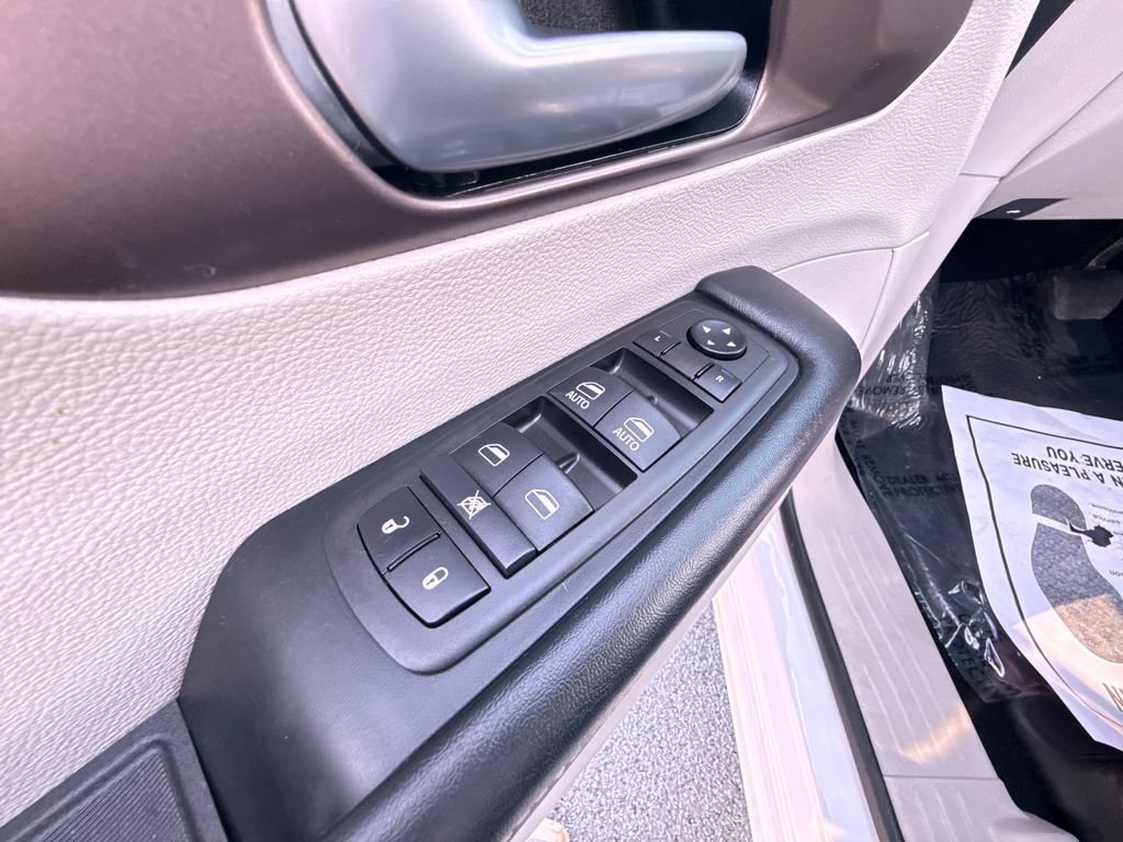 Used 2024 Chrysler Voyager LX FWD image 16