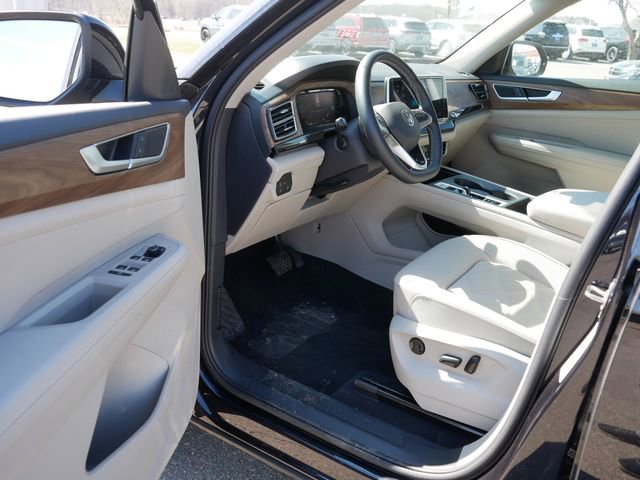 Certified 2025 Volkswagen Atlas SE image 12