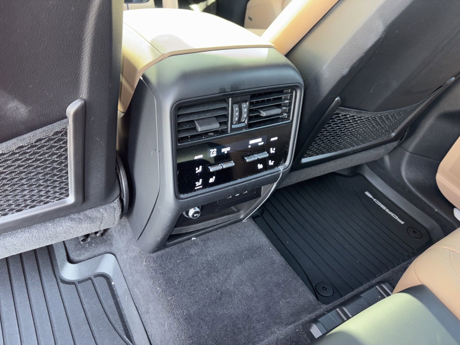 Used 2024 Porsche Cayenne S image 11