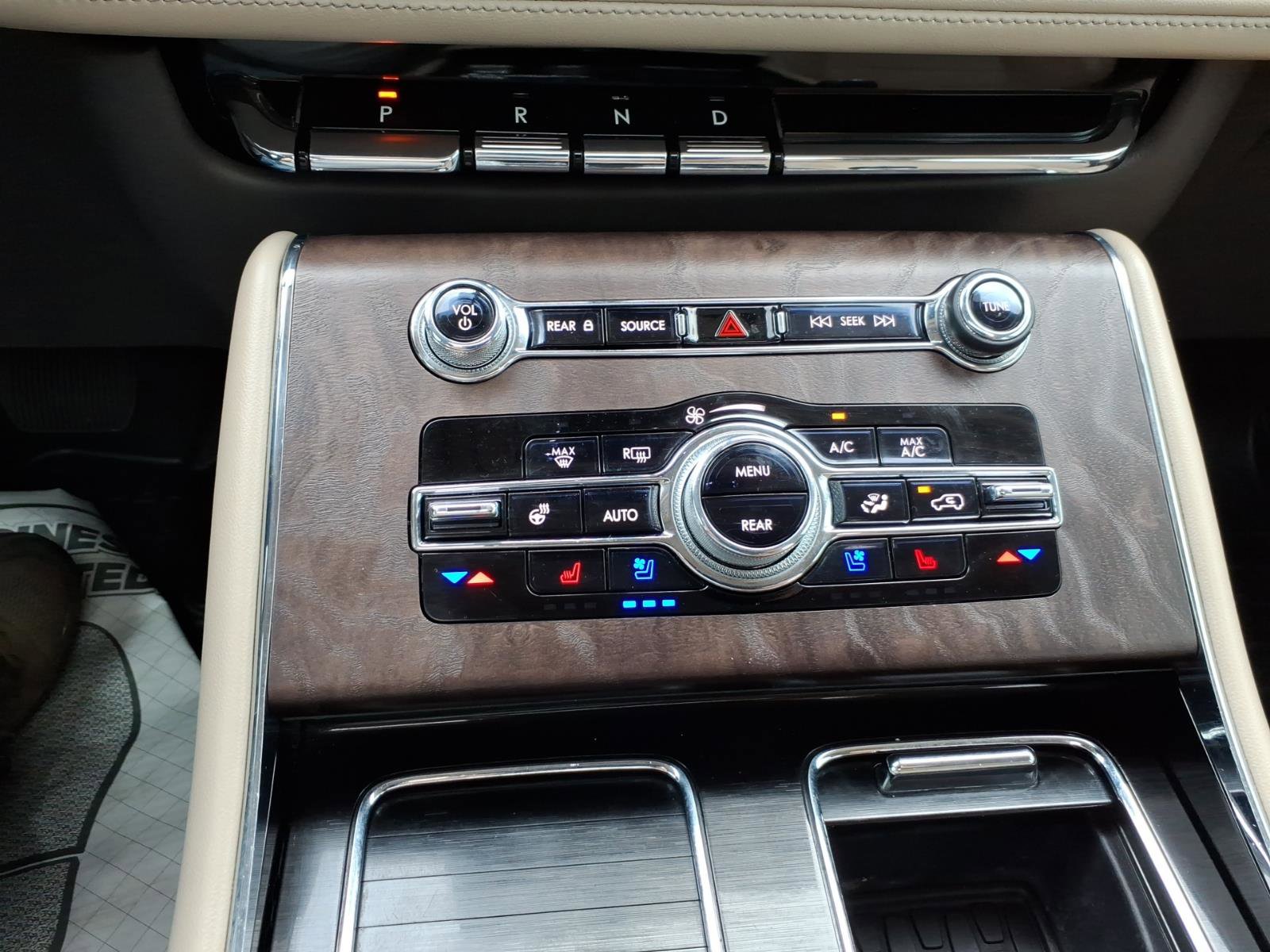 Used 2022 Lincoln Aviator Reserve w/ Equipment Group 201A AWD/4WD image 17
