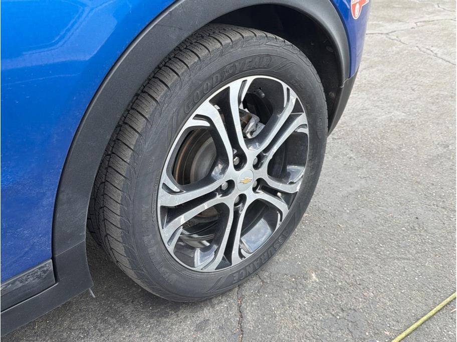 Used 2017 Chevrolet Bolt Premier w/ Driver Confidence II Package FWD image 29