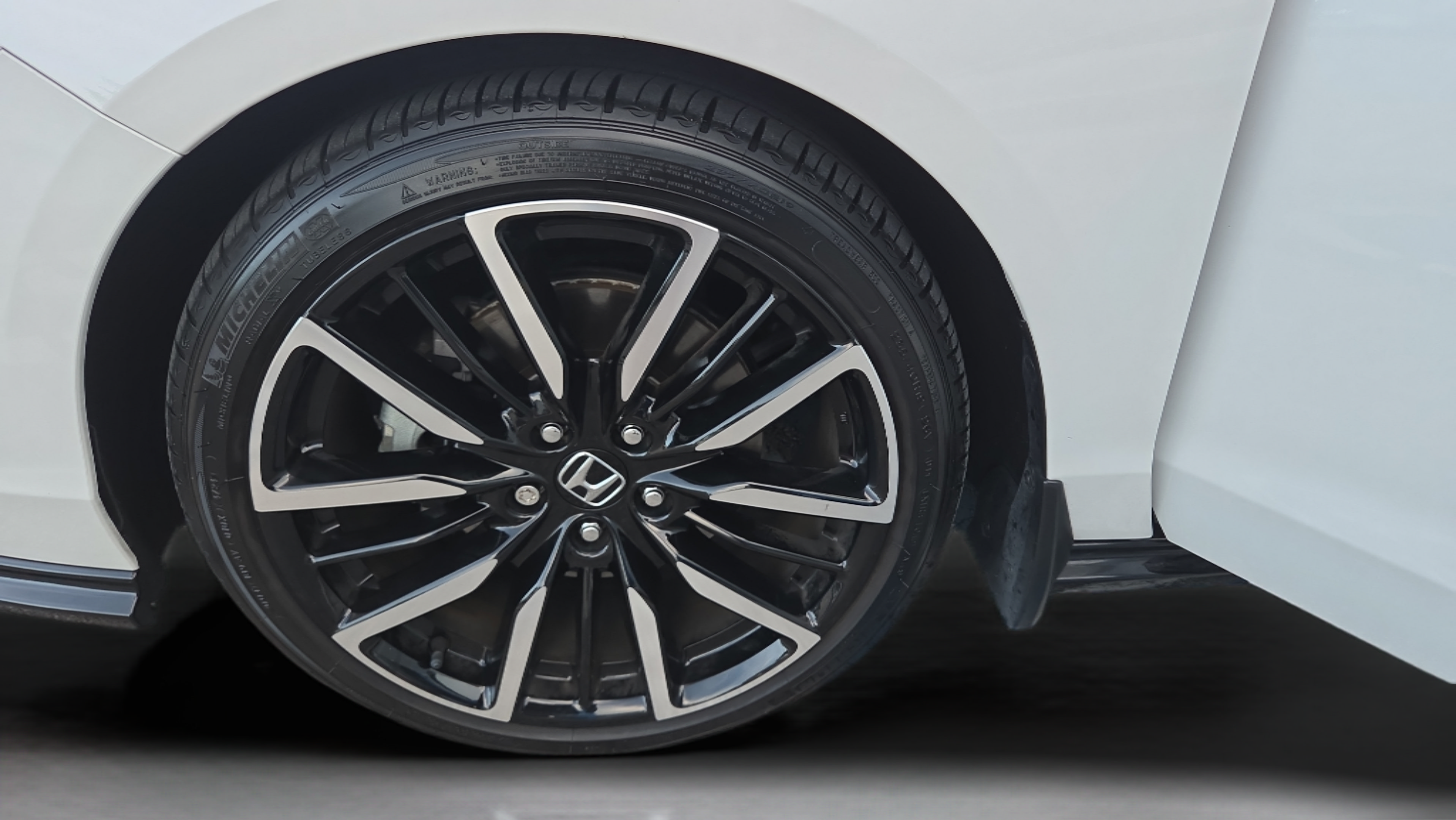 Certified 2025 Honda Accord Touring image 39