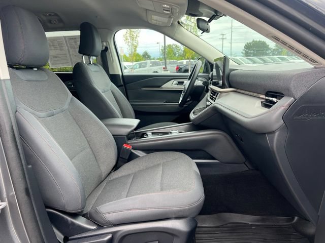 Used 2025 Ford Explorer Active AWD/4WD image 11