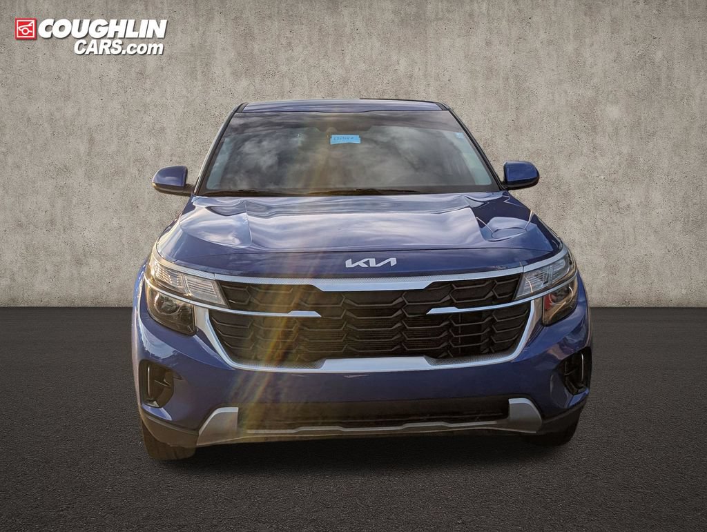 Used 2024 Kia Seltos LX AWD/4WD image 2
