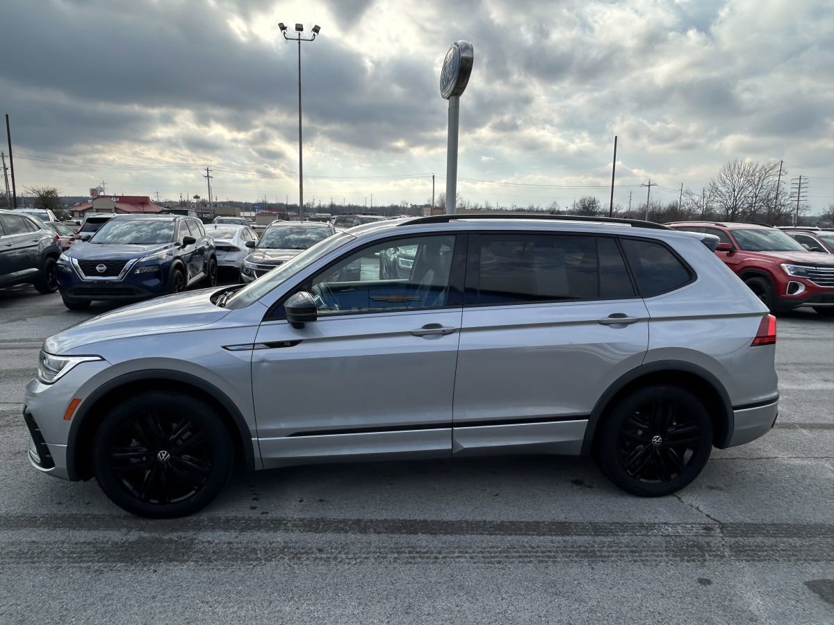 Used 2022 Volkswagen Tiguan SE R-Line image 3