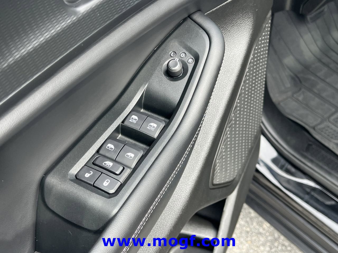Used 2024 Jeep Grand Cherokee L Laredo AWD/4WD image 18