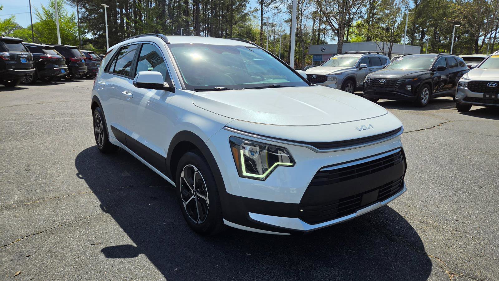 Used 2023 Kia Niro EX image 7
