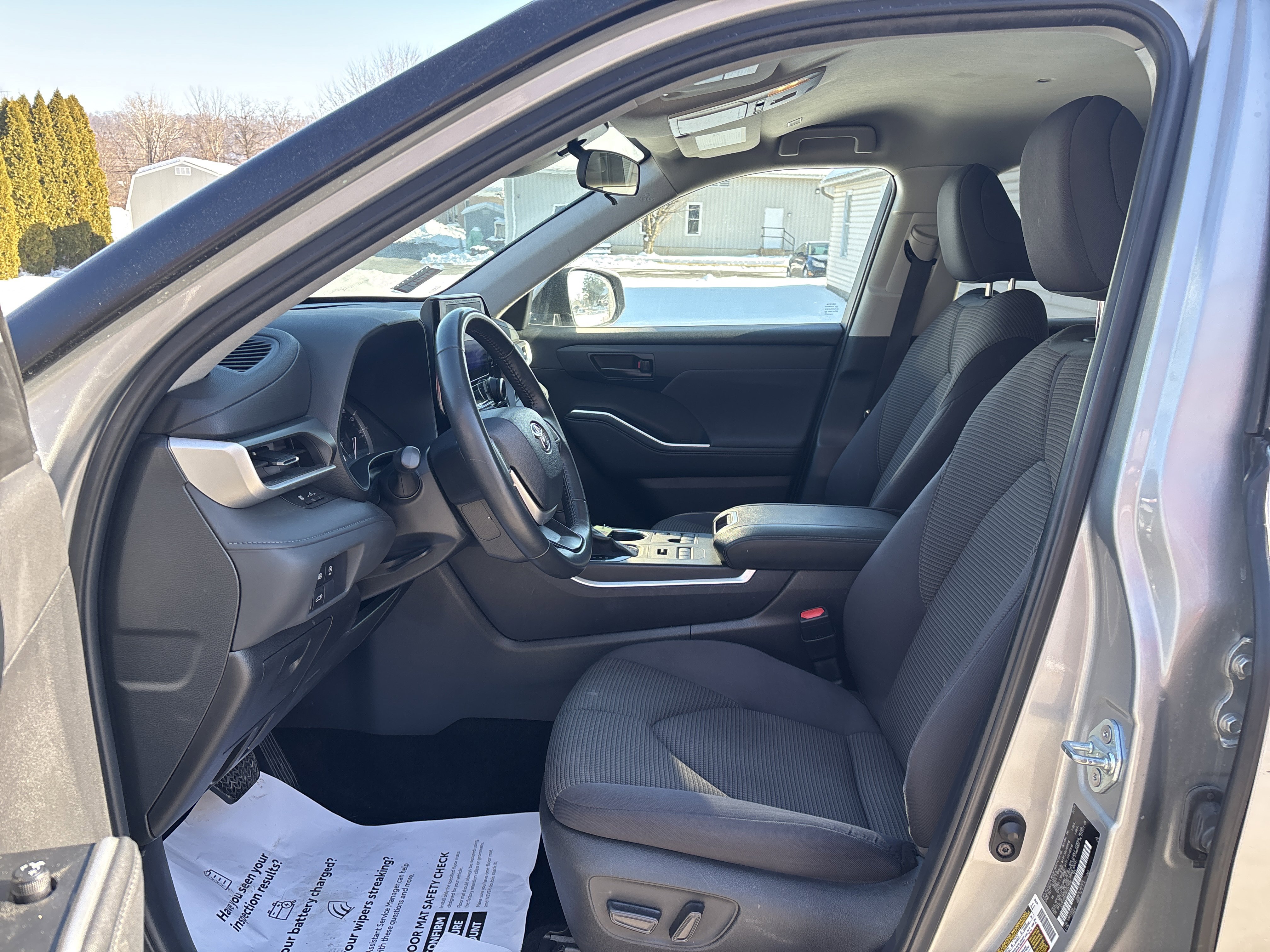 Used 2024 Toyota Highlander LE image 13