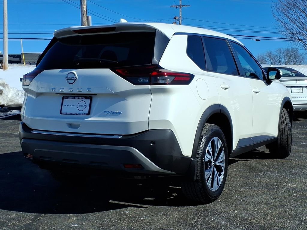 Used 2022 Nissan Rogue SV image 3