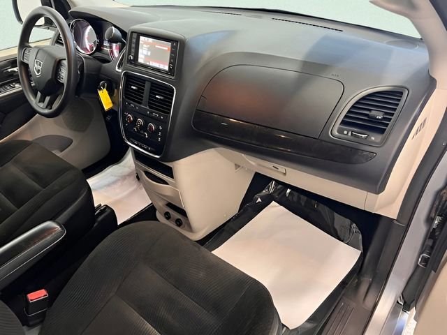 Used 2018 Dodge Grand Caravan SE w/ UConnect Hands-Free Group FWD image 16