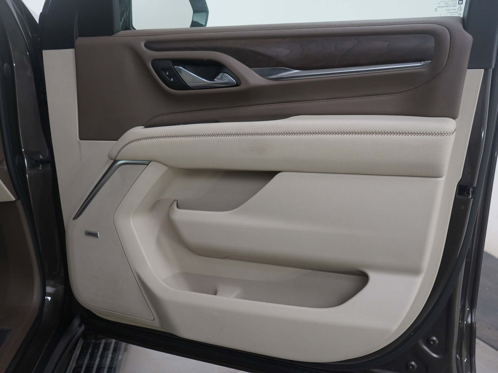 Used 2021 GMC Yukon Denali w/ Denali Premium Package image 11