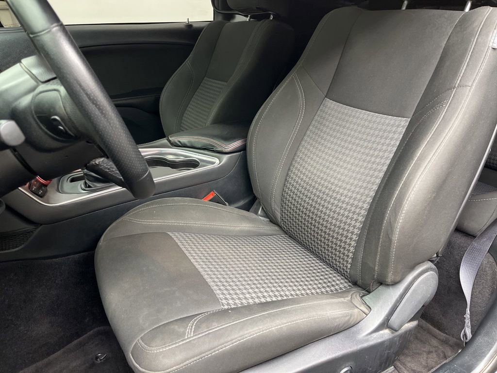 Used 2017 Dodge Challenger SXT image 19