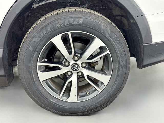 Used 2018 Toyota RAV4 XLE AWD/4WD image 37
