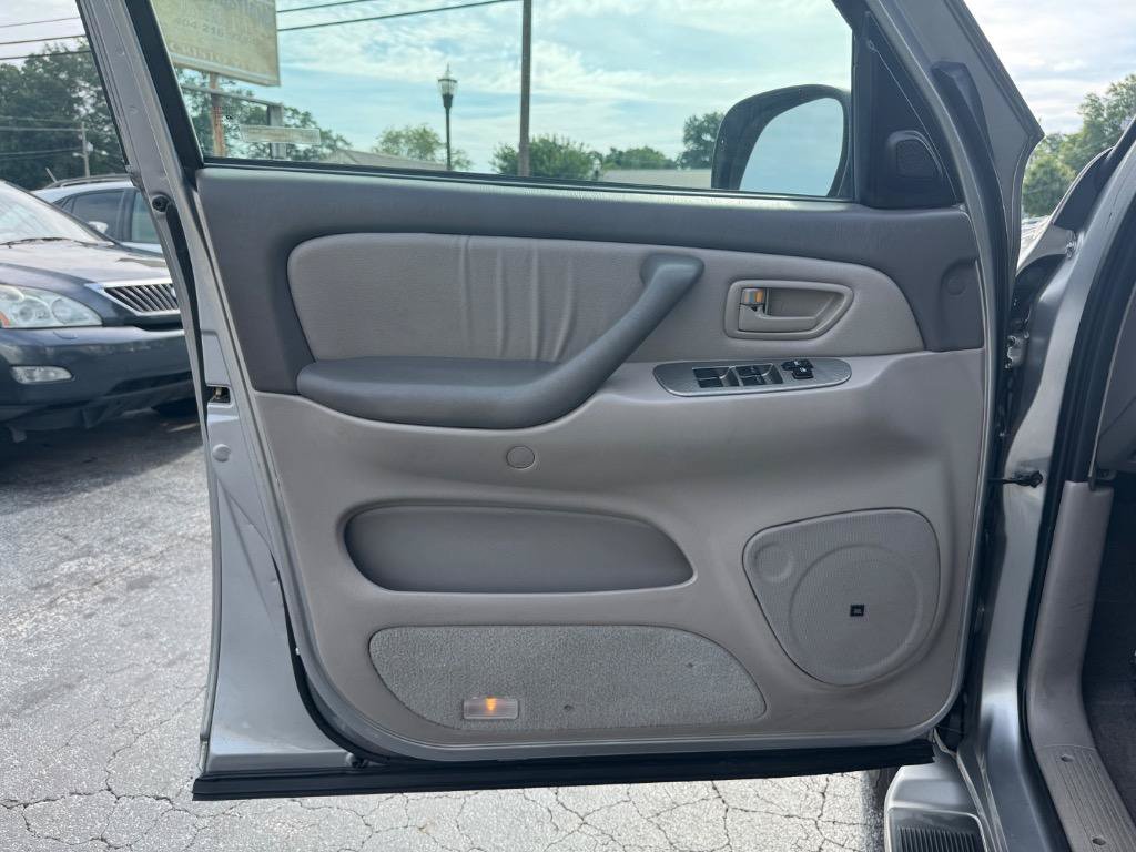 Used 2001 Toyota Sequoia Limited RWD image 11