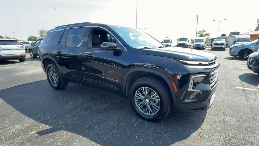 Used 2026 Chevrolet Traverse LT w/ Driver Confidence Package AWD/4WD image 2
