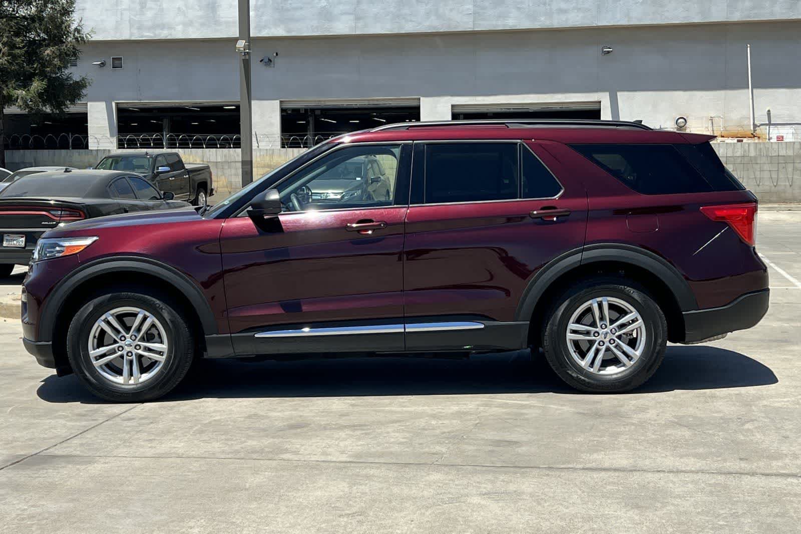 Used 2022 Ford Explorer XLT w/ Equipment Group 202A RWD image 6