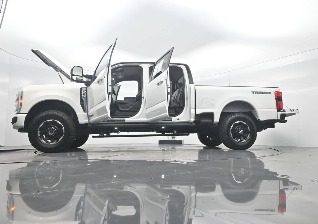 Used 2025 Ford F250 Lariat w/ Tremor Off-Road Package AWD/4WD image 57