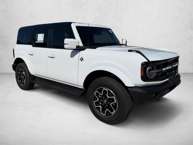 Used 2025 Ford Bronco Outer Banks AWD/4WD image 3