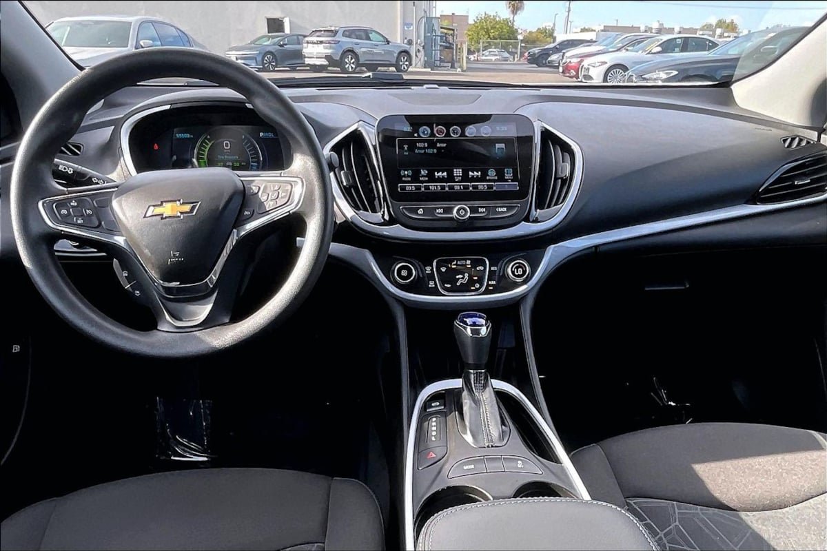 Used 2018 Chevrolet Volt LT FWD image 13