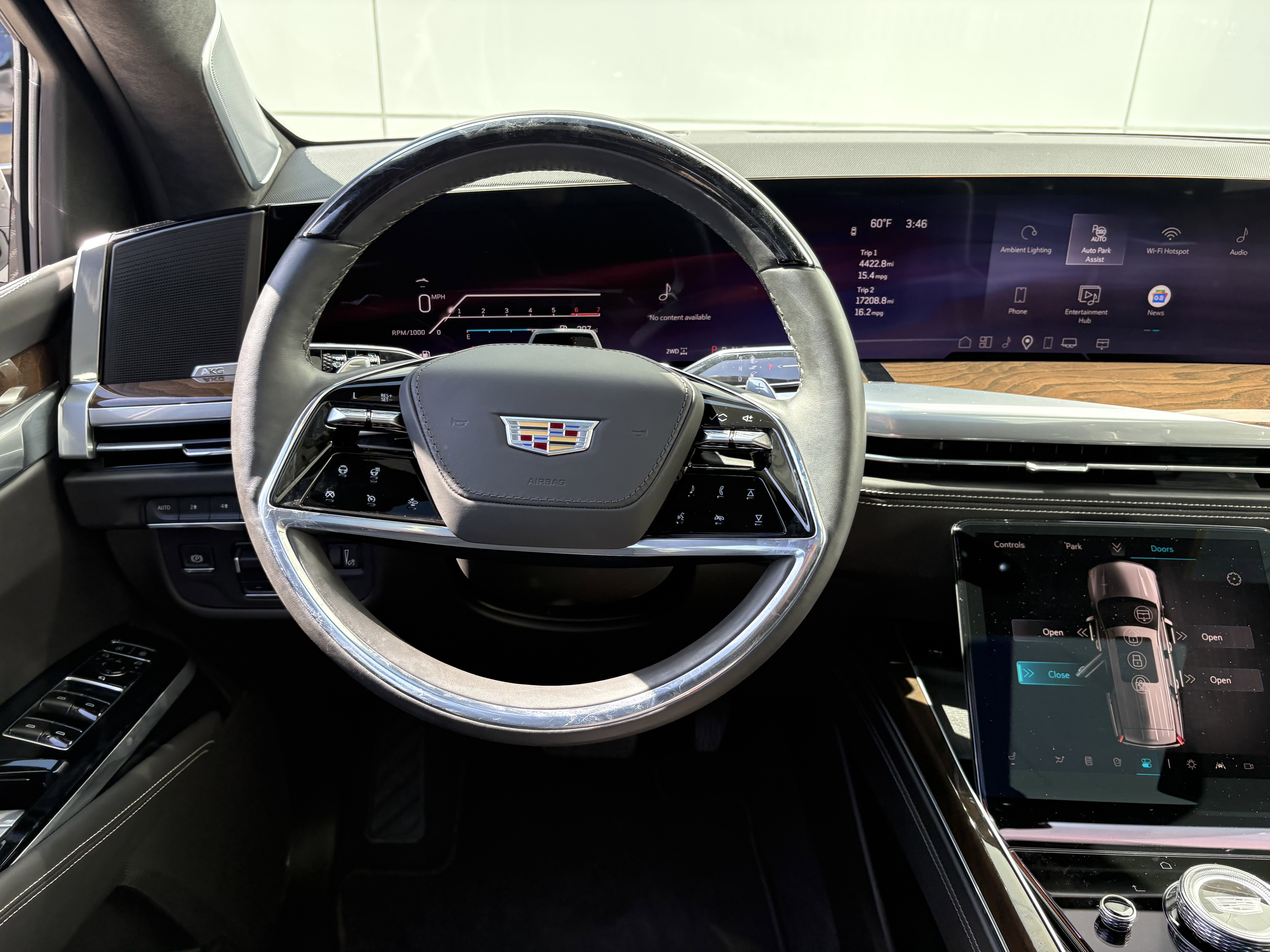 Used 2025 Cadillac Escalade ESV Premium Luxury Platinum AWD/4WD image 19