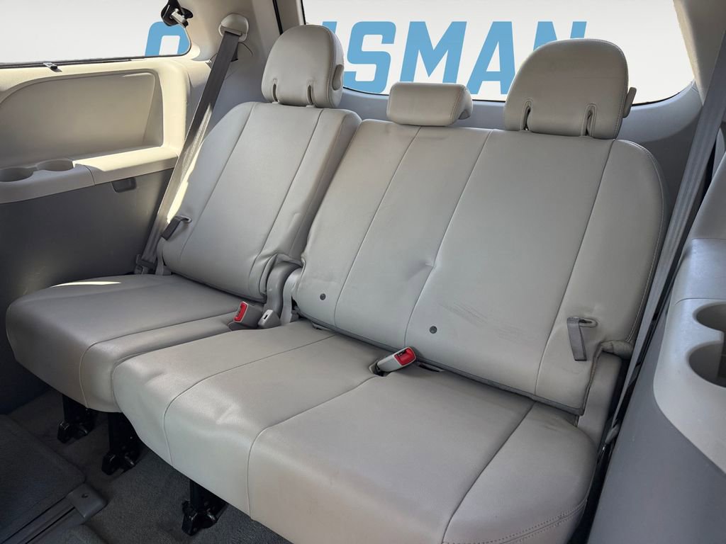 Used 2014 Toyota Sienna XLE w/ Entertainment Package image 16