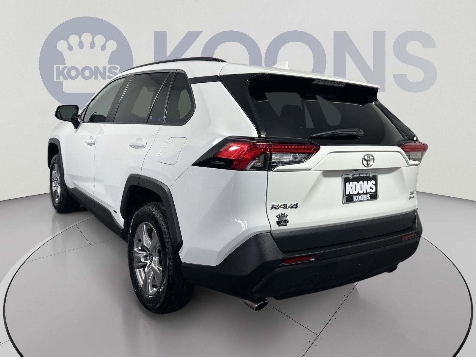 Used 2025 Toyota RAV4 XLE AWD/4WD image 4