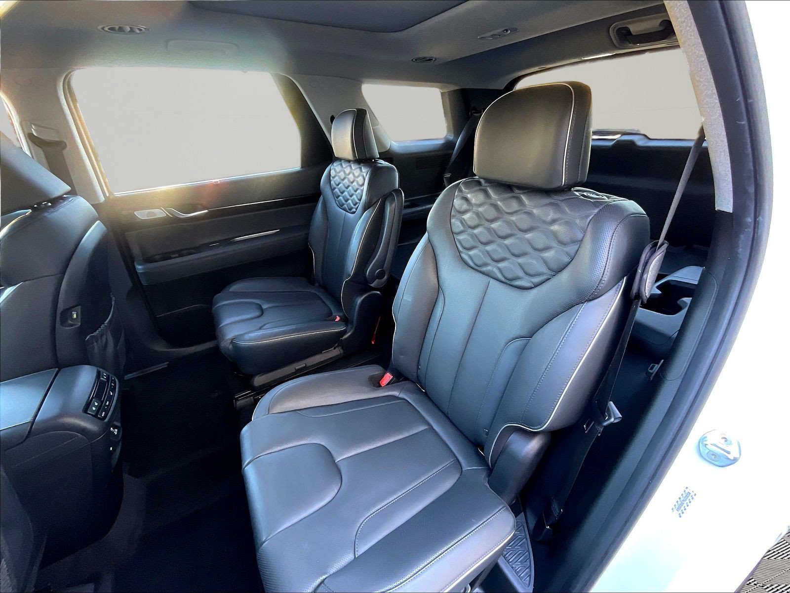 Used 2022 Hyundai Palisade Limited w/ Winter Package AWD/4WD image 21