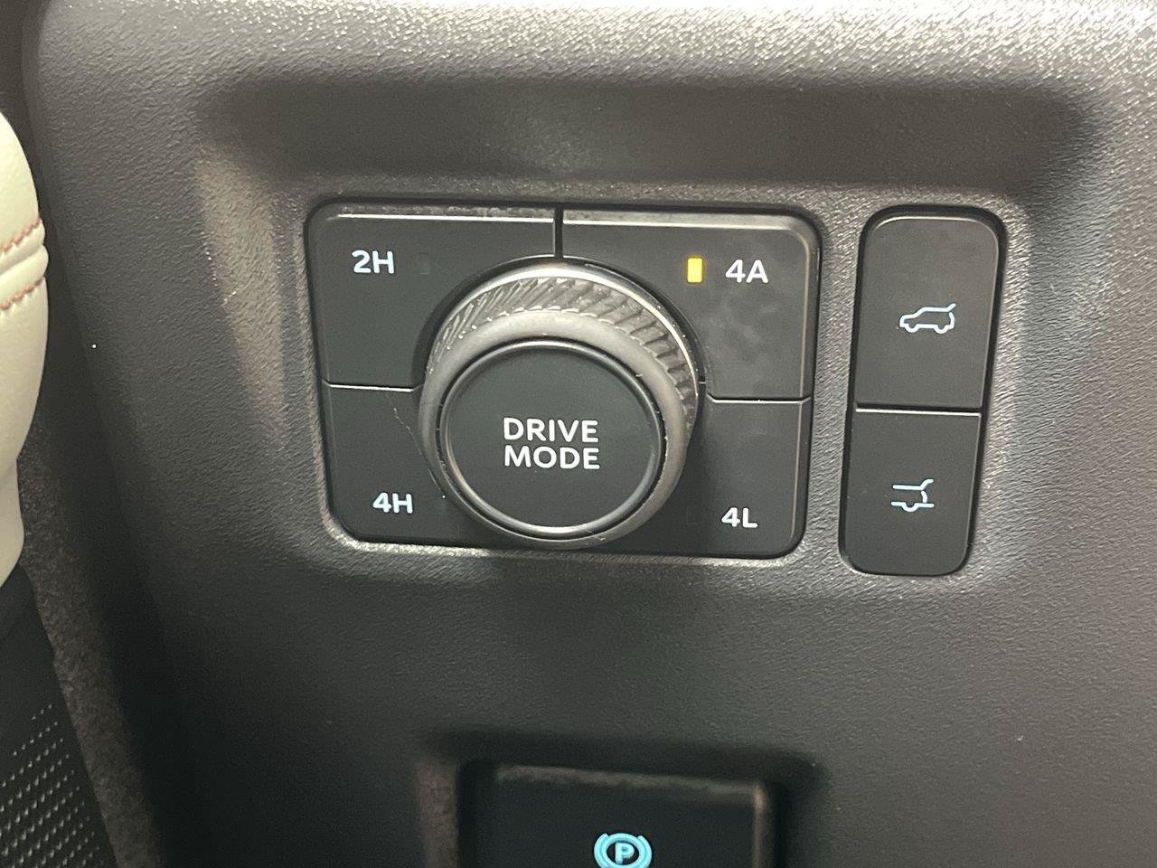 Used 2025 Ford Expedition Active AWD/4WD image 20