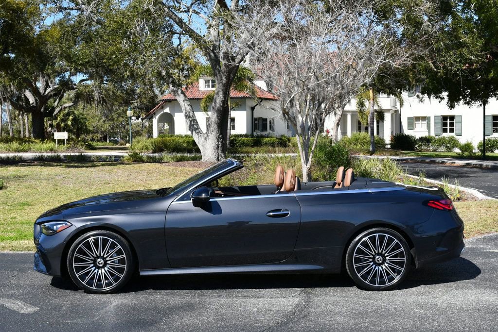 Used 2024 Mercedes-Benz CLE 450 4MATIC Cabriolet image 3