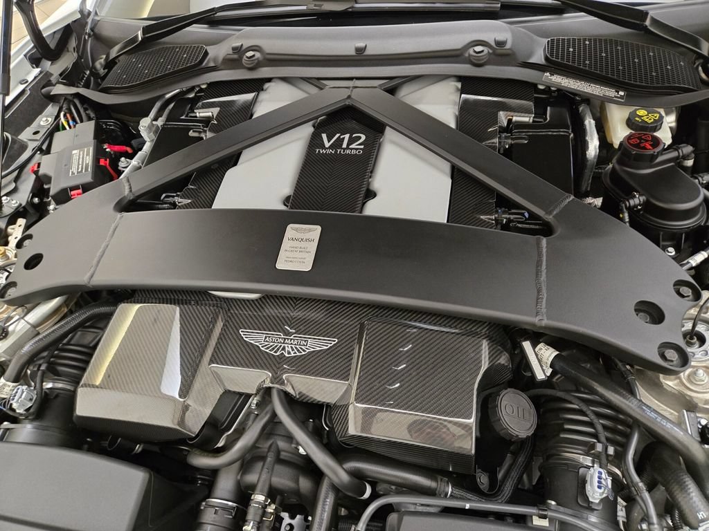 Used 2025 Aston Martin Vanquish RWD image 26