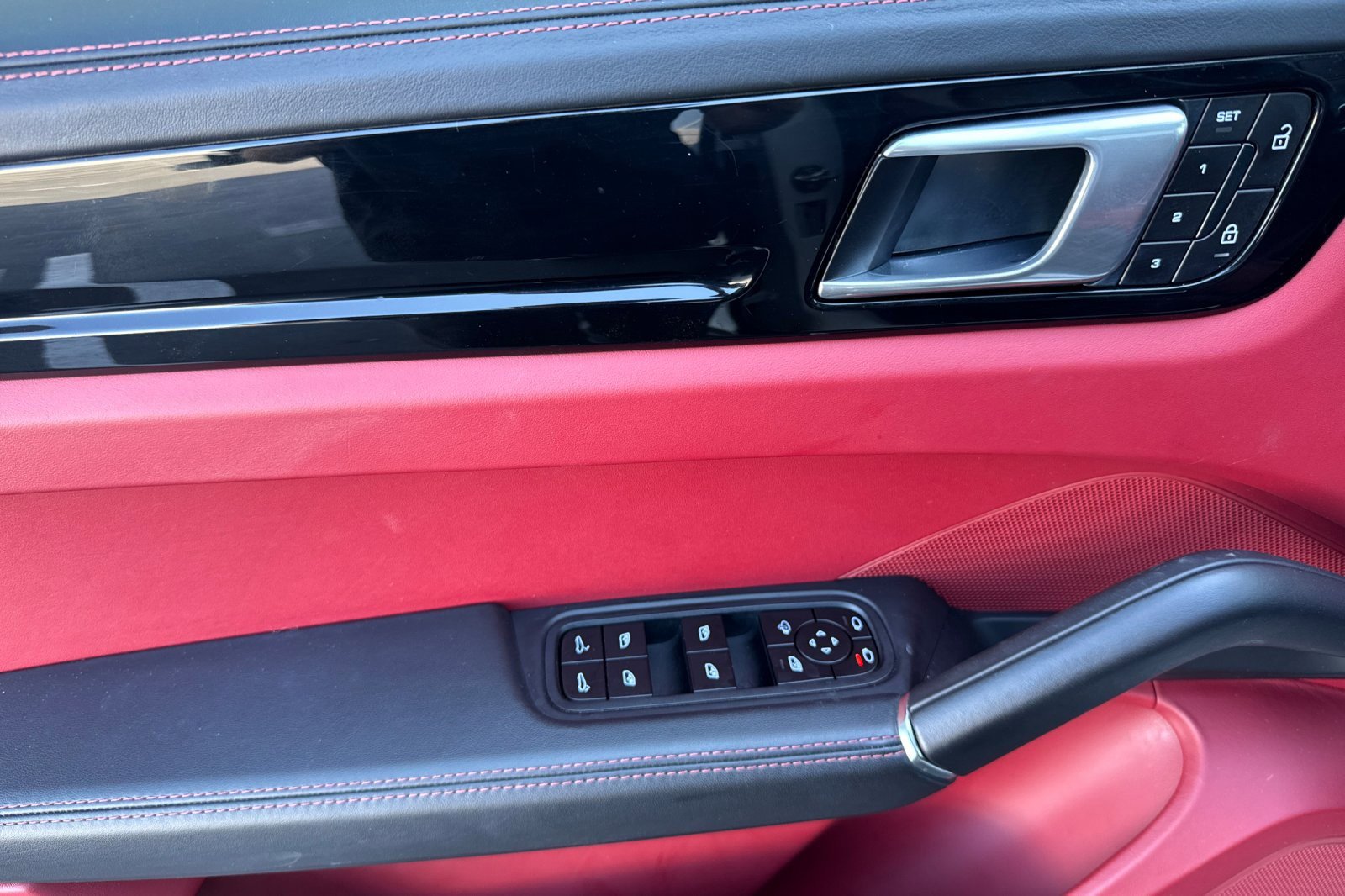 Used 2022 Porsche Cayenne S image 10