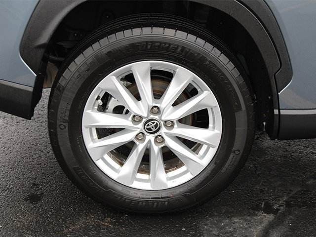 Used 2025 Toyota Corolla Cross LE image 8