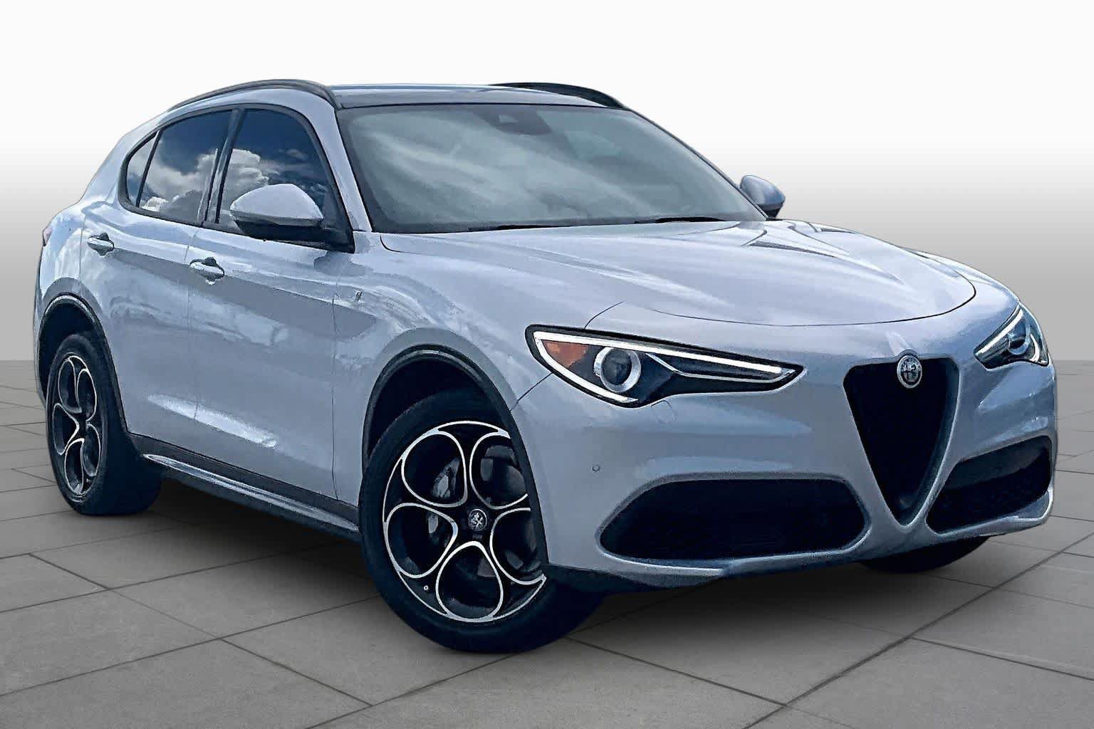 Used 2022 Alfa Romeo Stelvio Ti AWD/4WD image 2