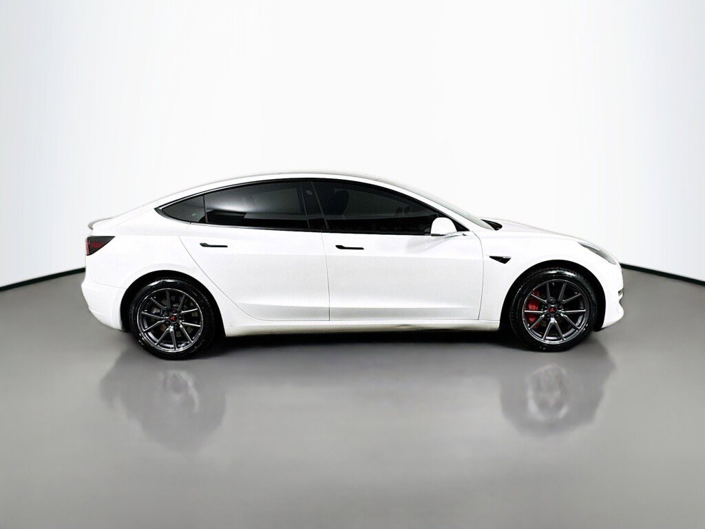 Used 2020 Tesla Model 3 Standard Range Plus image 6