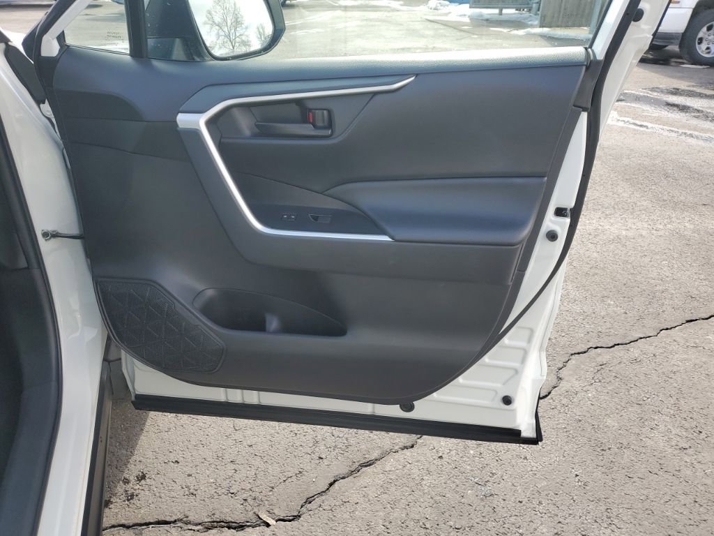 Used 2024 Toyota RAV4 LE image 31