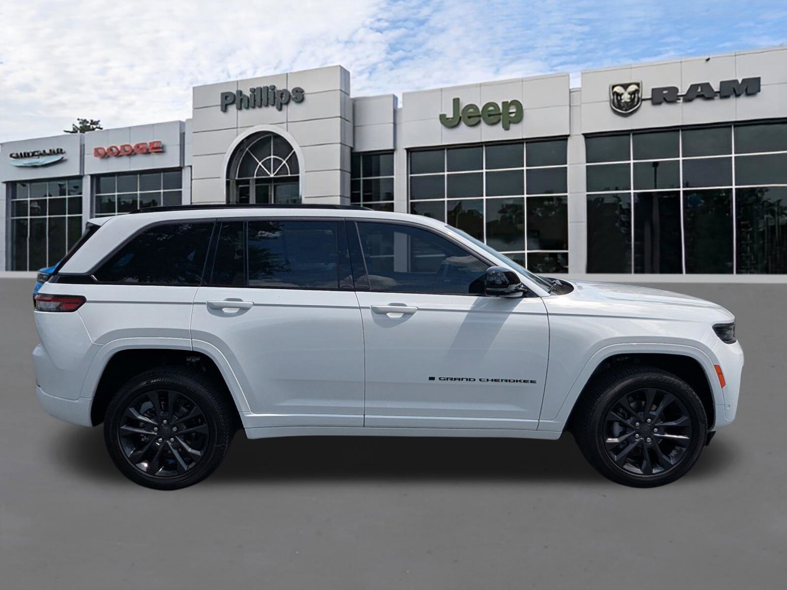 New 2026 Jeep Grand Cherokee Limited image 2