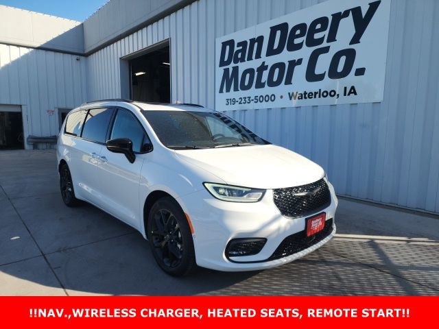 New 2026 Chrysler Pacifica Limited w/ S Appearance Package