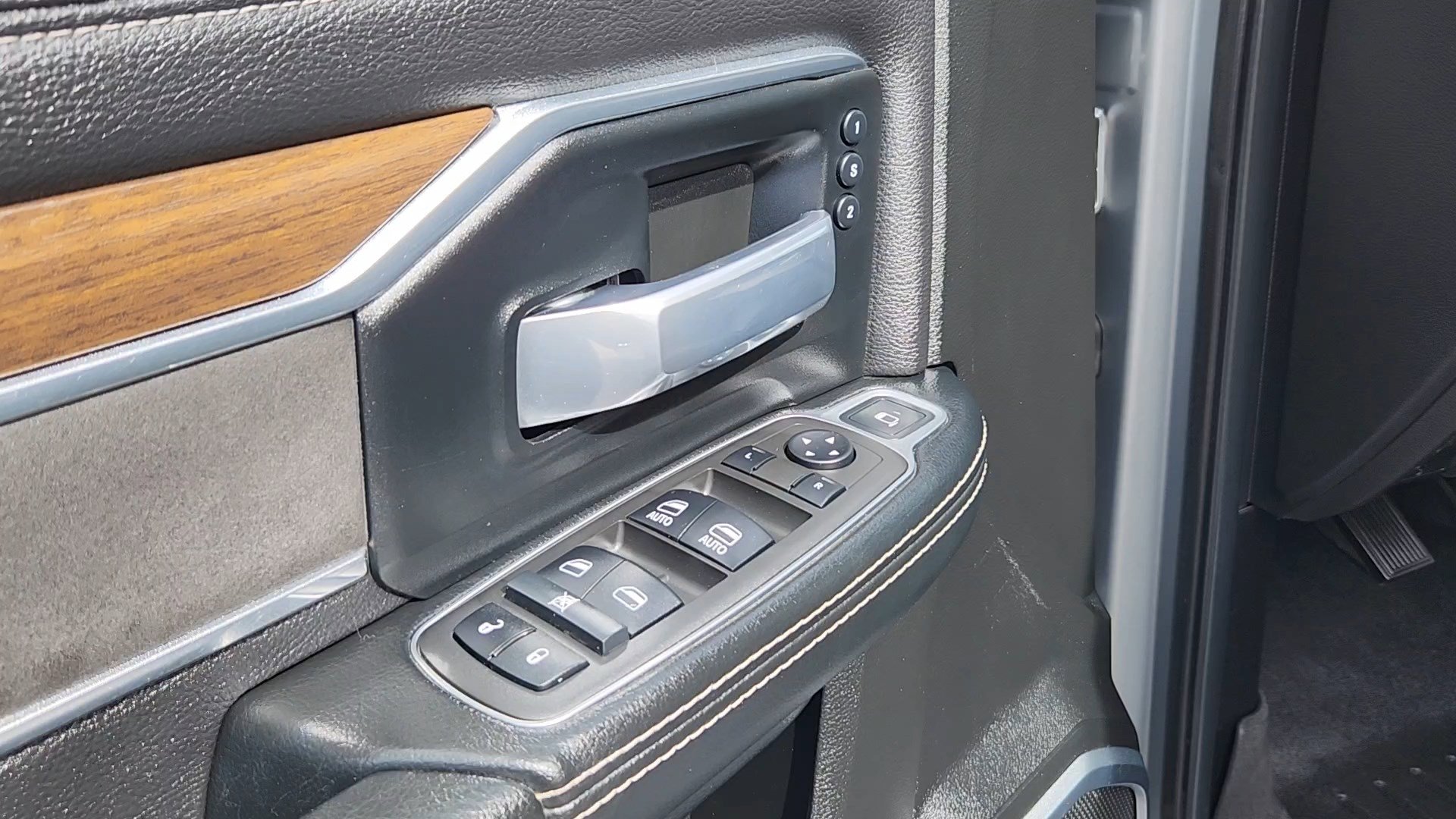 Used 2022 RAM 3500 Laramie image 7