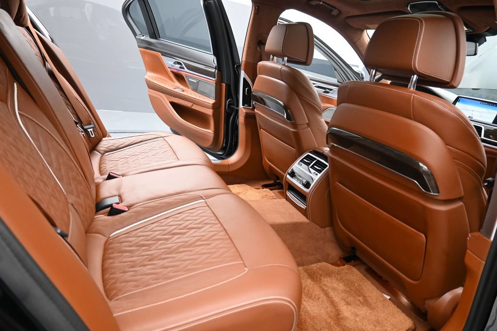 Used 2022 BMW 750i xDrive w/ Autobahn Package AWD/4WD image 18