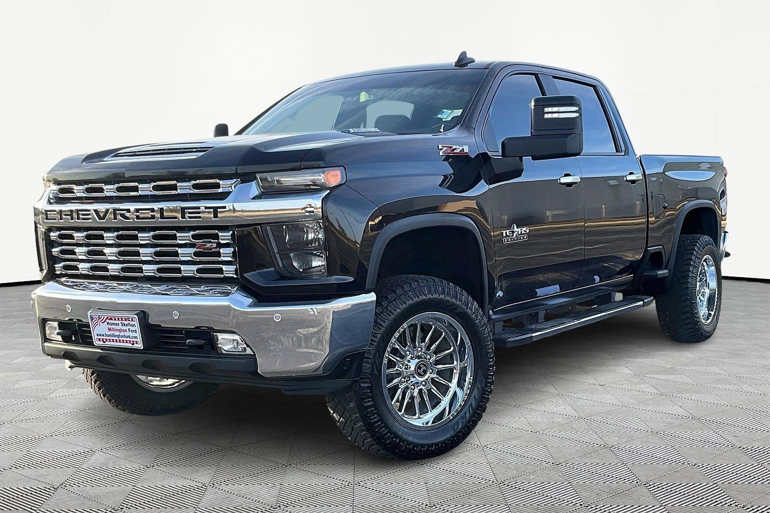 Used 2020 Chevrolet Silverado 2500 LT w/ Texas Edition image 2