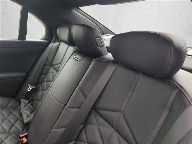 Used 2025 BMW 740i xDrive w/ Premium Package image 21