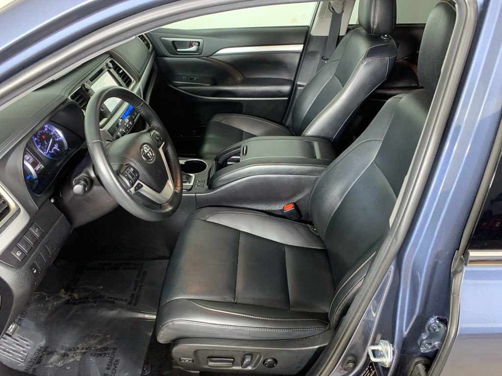 Used 2019 Toyota Highlander XLE AWD/4WD image 30