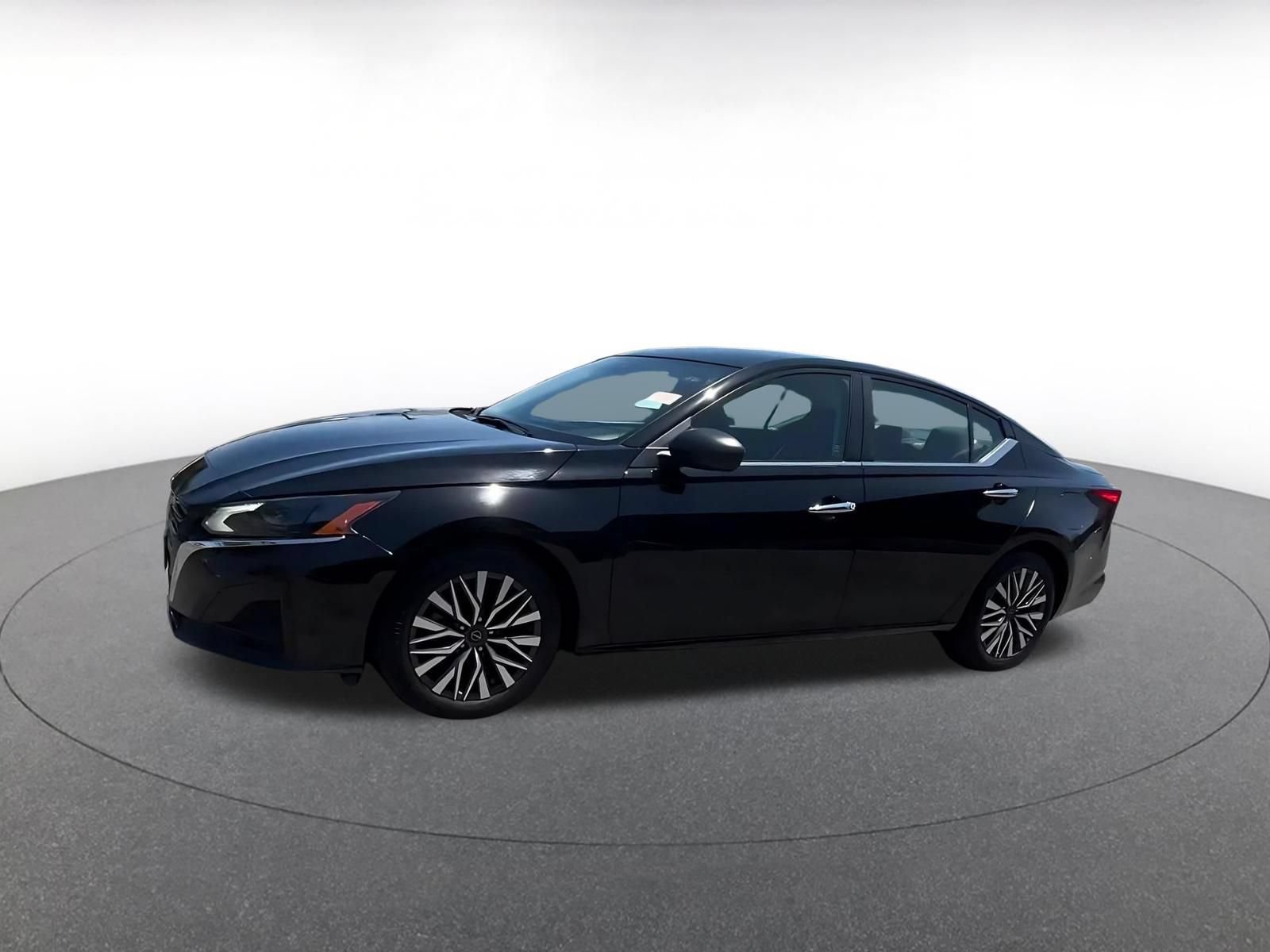 Used 2025 Nissan Altima 2.5 SV FWD image 8