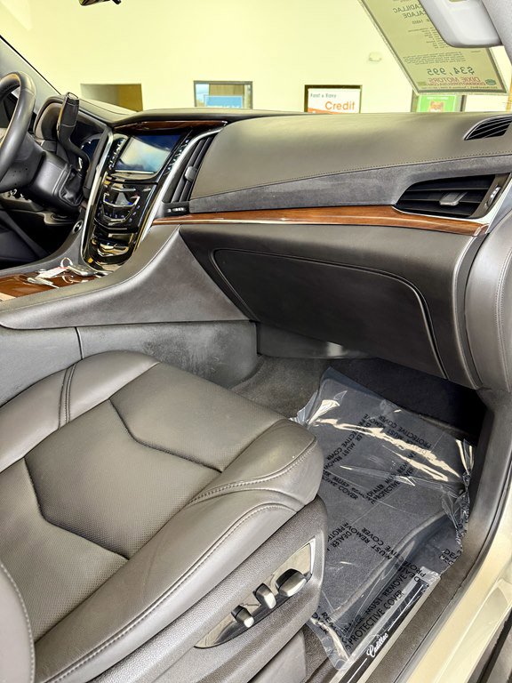 Used 2017 Cadillac Escalade Luxury AWD/4WD image 12