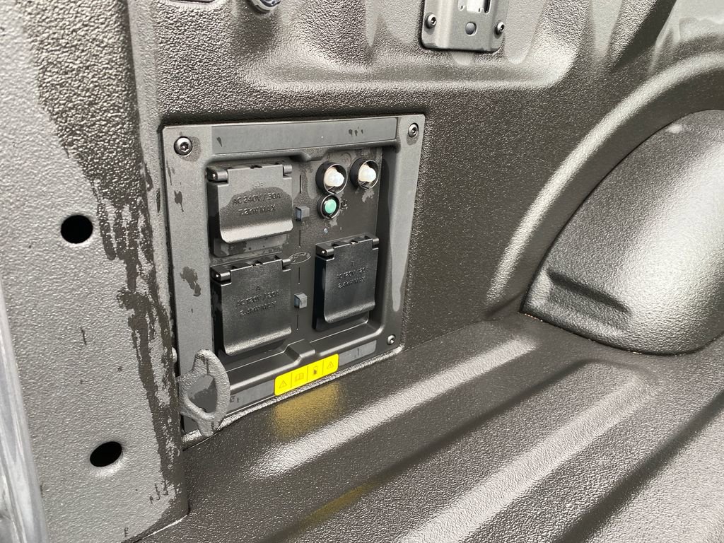 Used 2023 Ford F150 Lightning Lariat image 38