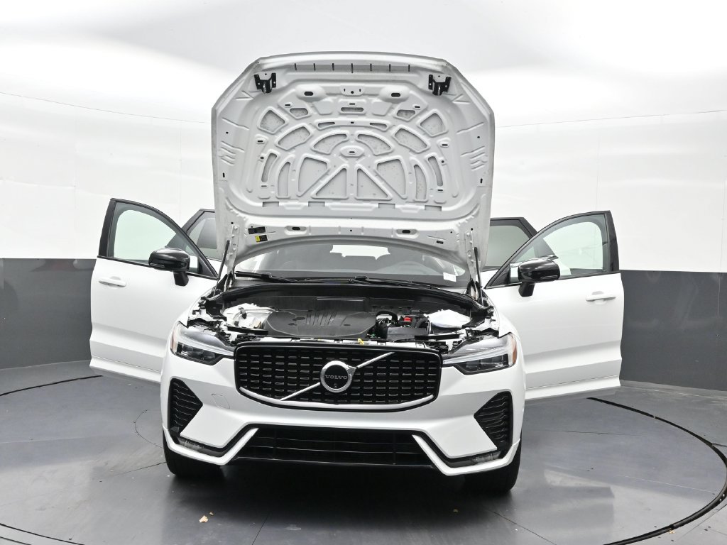 Certified 2024 Volvo XC60 B5 Plus AWD/4WD image 40
