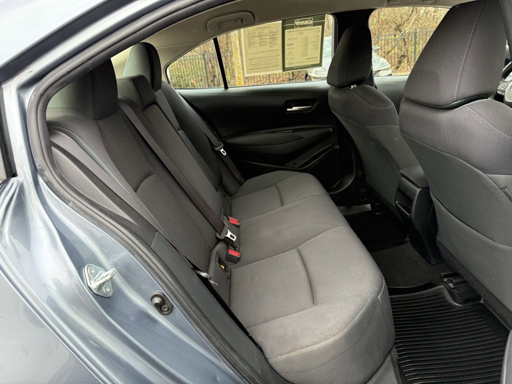 Used 2021 Toyota Corolla LE image 34