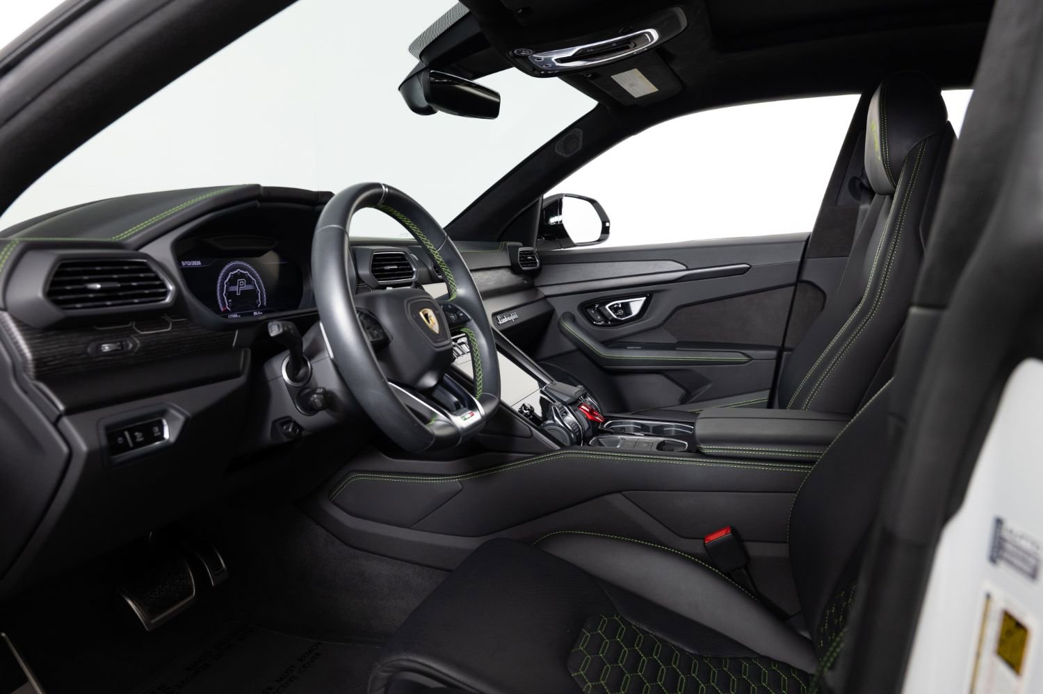 Used 2021 Lamborghini Urus AWD/4WD image 26